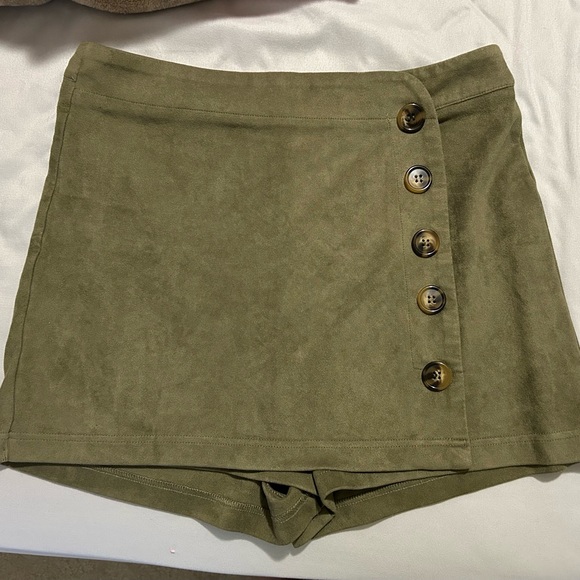 Army green Altar’d State skirt with build in liner - Picture 1 of 2